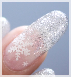 手描き　雪の結晶ネイル